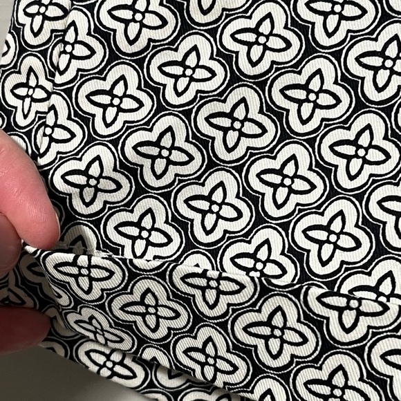 Banana Republic Hampton Fit Chambray Pattern Rolled Cuff Mid Rise Shorts - Picture 7 of 10